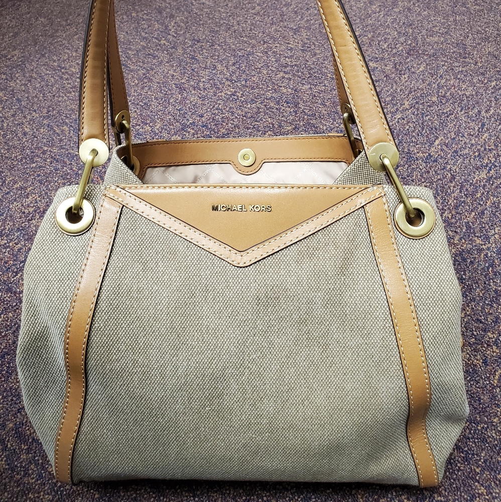 MICHEAL Micheal Kors Large Raven Shoulder Tote